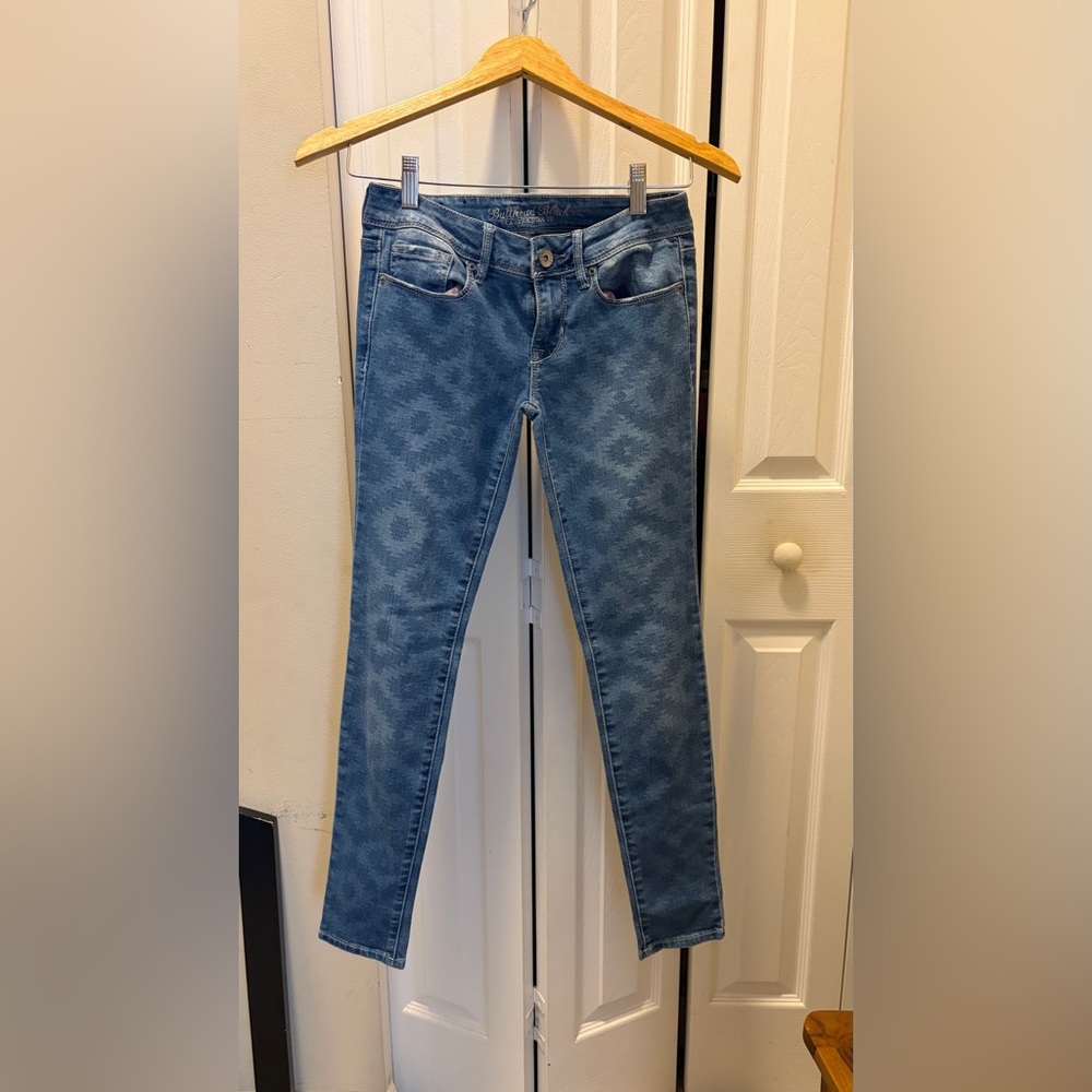Bullhead Black Low Rise Skinny Jeans, Size 1